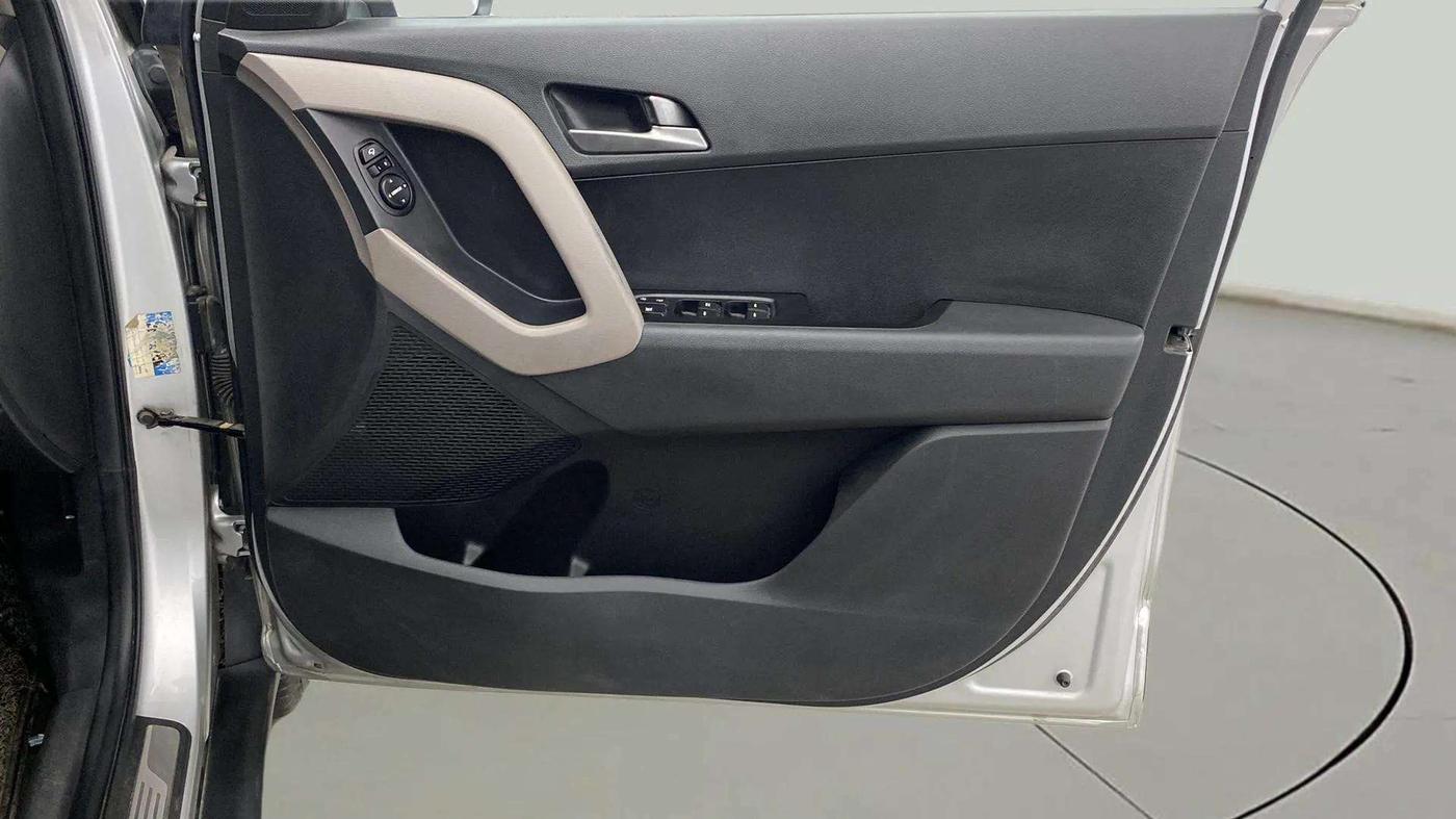 2017 Hyundai Creta SX PLUS AT 1.6 PETROL, Petrol, Automatic, 71,916 km, Driver Side Door Panels Control