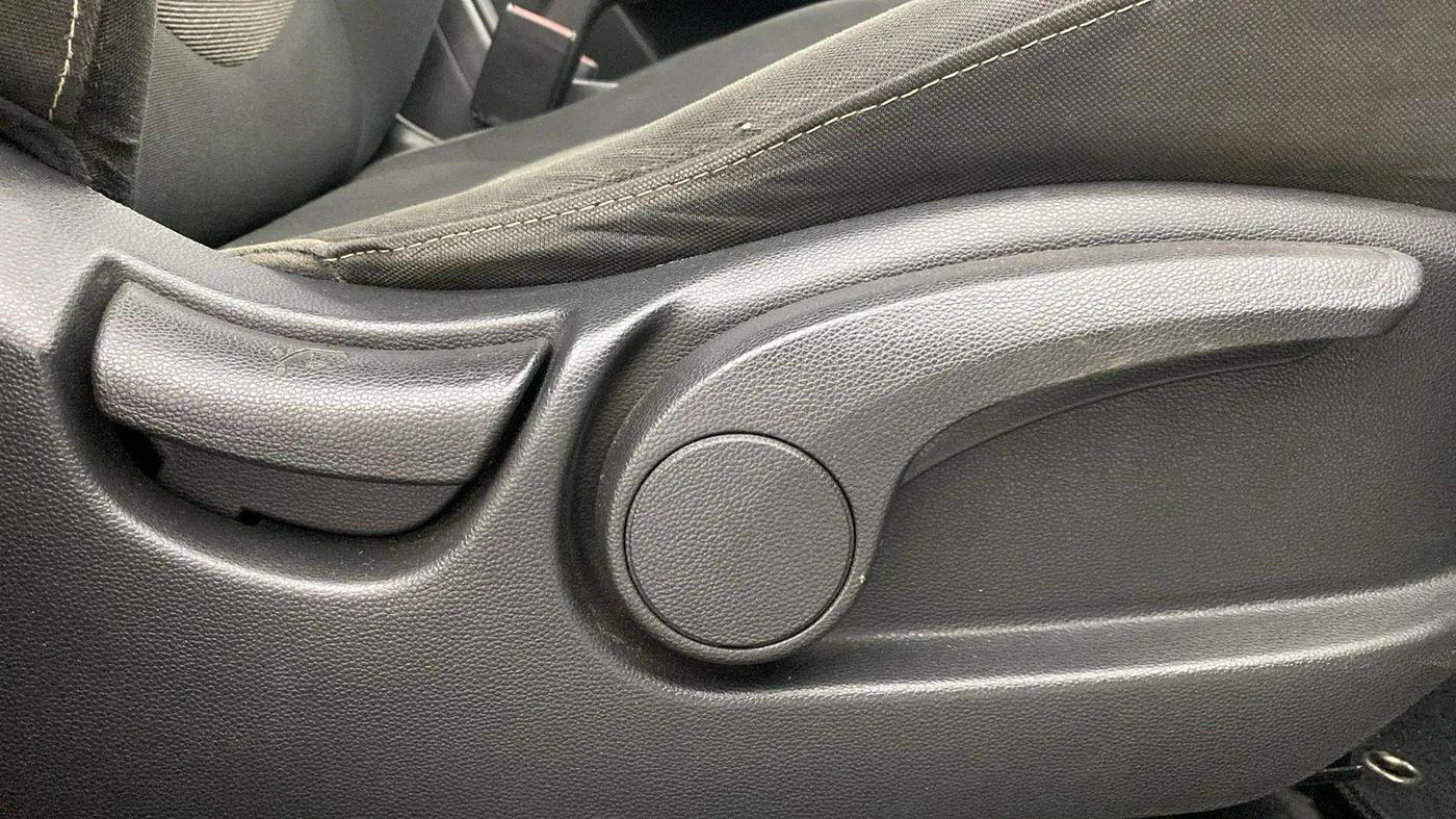 2015 Hyundai Creta SX PLUS AT 1.6 DIESEL, Diesel, Automatic, 56,811 km, Driver Side Adjustment Panel
