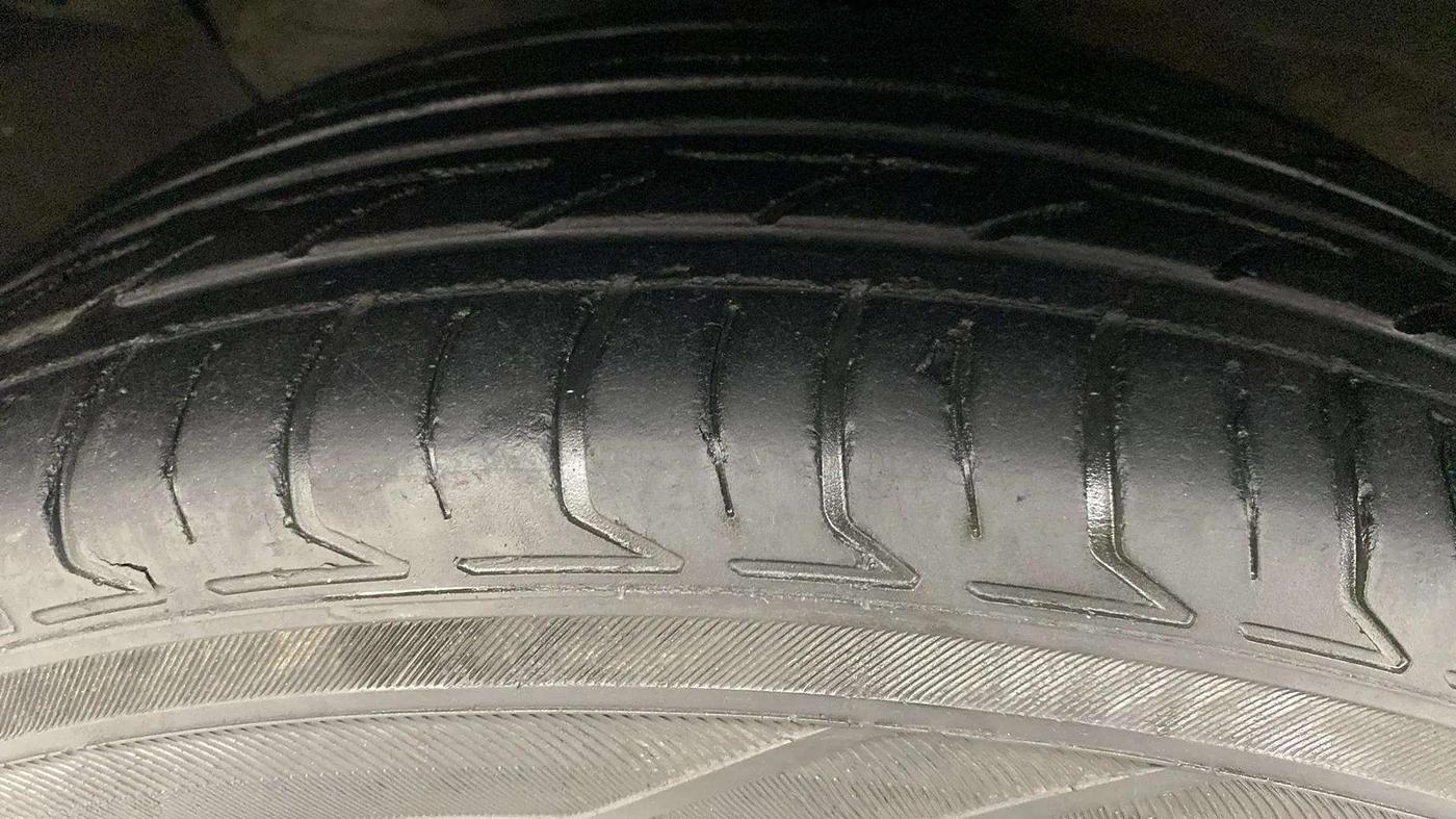 2015 Hyundai Creta SX PLUS AT 1.6 DIESEL, Diesel, Automatic, 56,811 km, Left Front Tyre Tread
