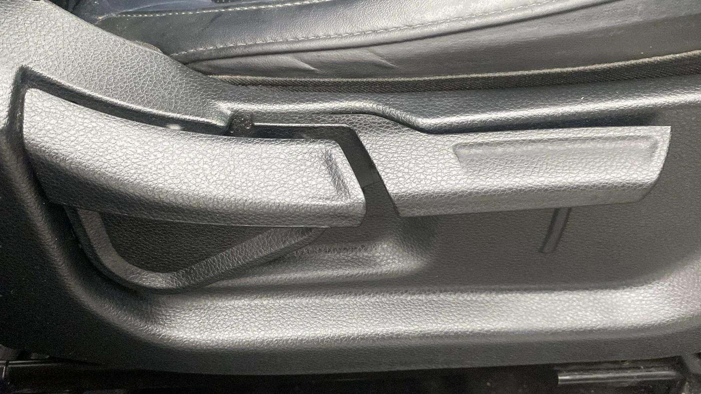 2022 KIA CARENS PREMIUM 1.4 PETROL 7 STR, Petrol, Manual, 35,751 km, Driver Side Adjustment Panel