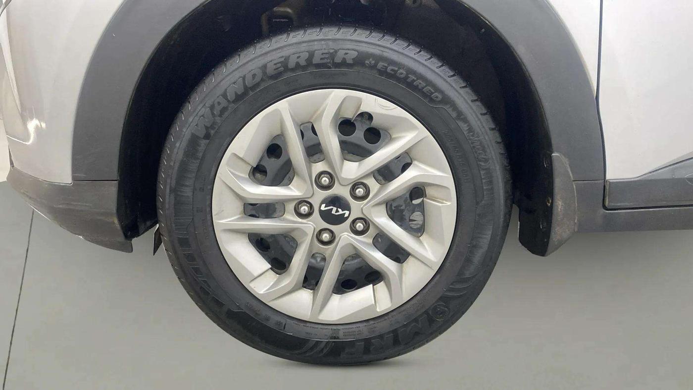 2022 KIA CARENS PREMIUM 1.4 PETROL 7 STR, Petrol, Manual, 35,751 km, Left Front Wheel