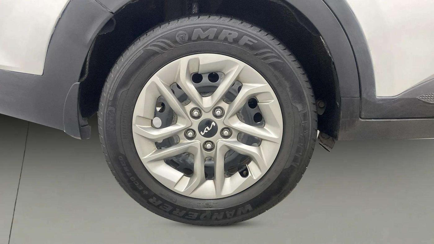 2022 KIA CARENS PREMIUM 1.4 PETROL 7 STR, Petrol, Manual, 35,751 km, Right Rear Wheel
