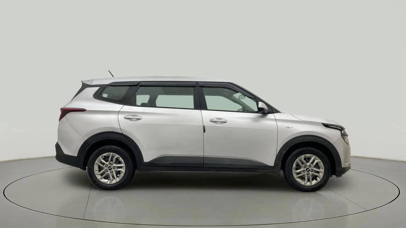 2022 KIA CARENS PREMIUM 1.4 PETROL 7 STR, Petrol, Manual, 35,751 km, Right Side View
