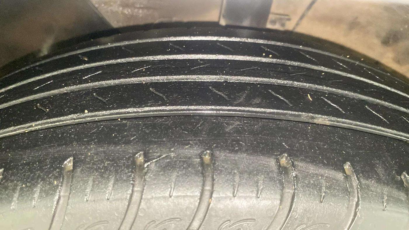 2022 KIA CARENS PREMIUM 1.4 PETROL 7 STR, Petrol, Manual, 35,751 km, Left Front Tyre Tread