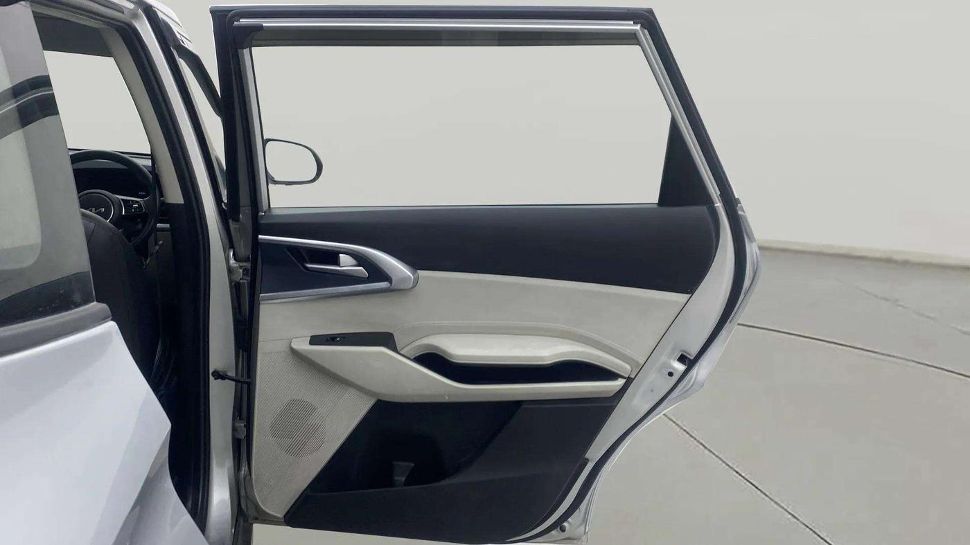 2022 KIA CARENS PREMIUM 1.4 PETROL 7 STR, Petrol, Manual, 35,751 km, RHS Rear Door