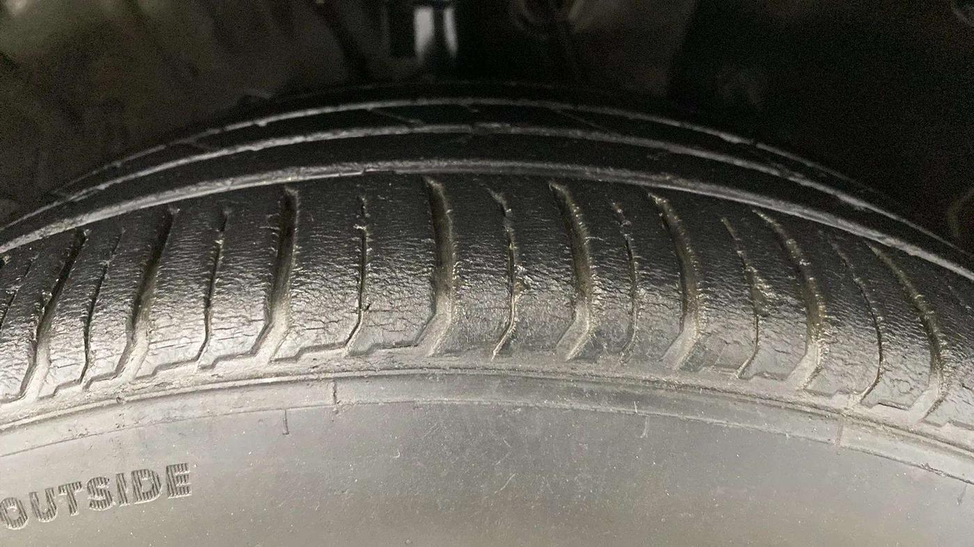 2020 Hyundai VENUE SX PLUS 1.0 TURBO DCT, Petrol, Automatic, 36,684 km, Right Front Tyre Tread