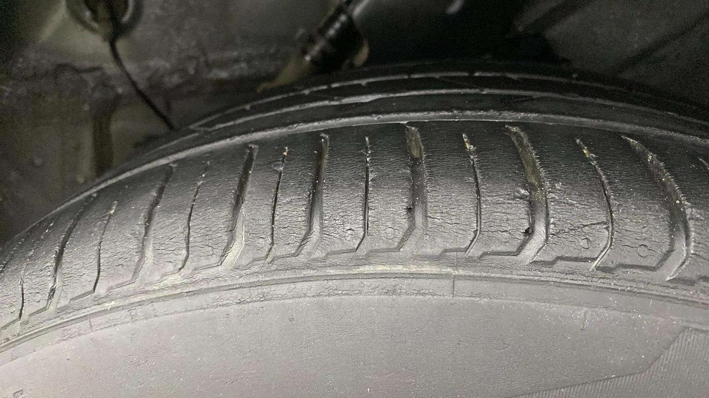 2020 Hyundai VENUE SX PLUS 1.0 TURBO DCT, Petrol, Automatic, 36,684 km, Left Rear Tyre Tread