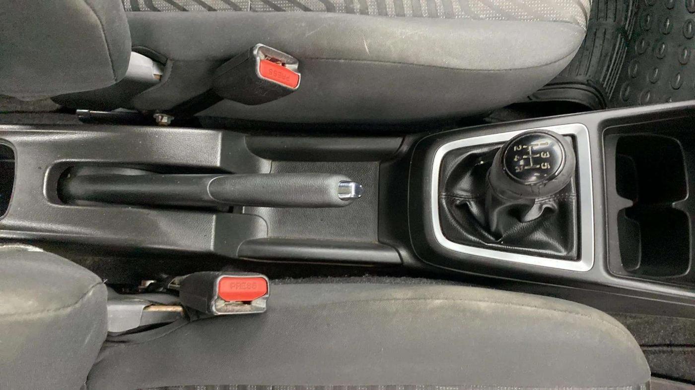 2018 Maruti Swift VXI, Petrol, Manual, 50,365 km, Gear Lever