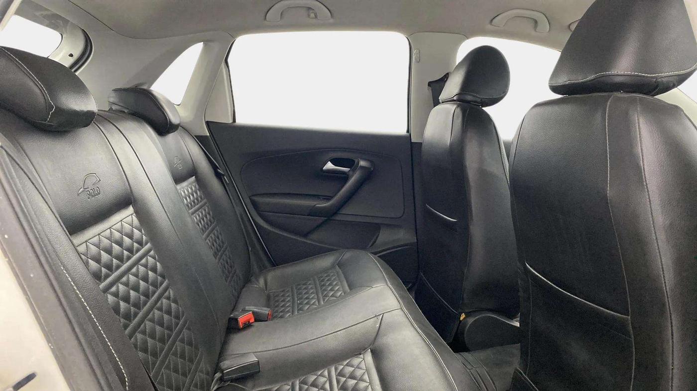 2017 Volkswagen Polo COMFORTLINE 1.2L, Petrol, Manual, 41,527 km, Right Side Rear Door Cabin