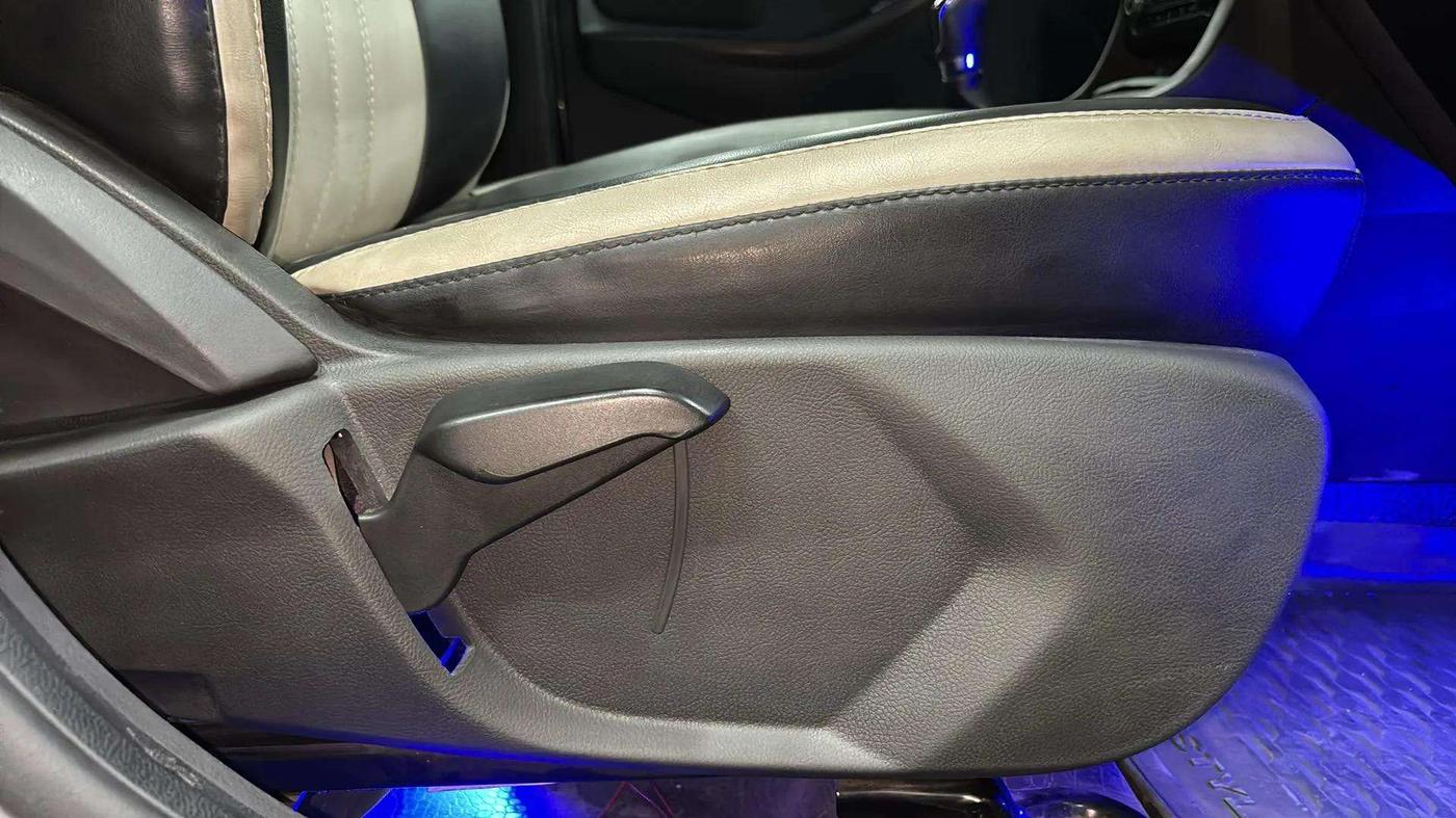 2018 Ford FREESTYLE TITANIUM 1.2 PETROL, Petrol, Manual, 56,547 km, Driver Side Adjustment Panel