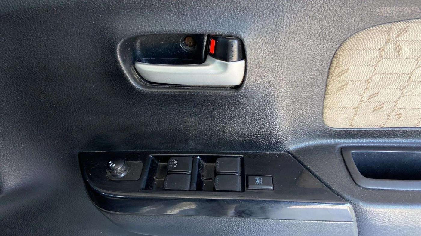 2017 Maruti Wagon R 1.0 VXI, CNG, Manual, 83,901 km, Driver Side Door Panels Control