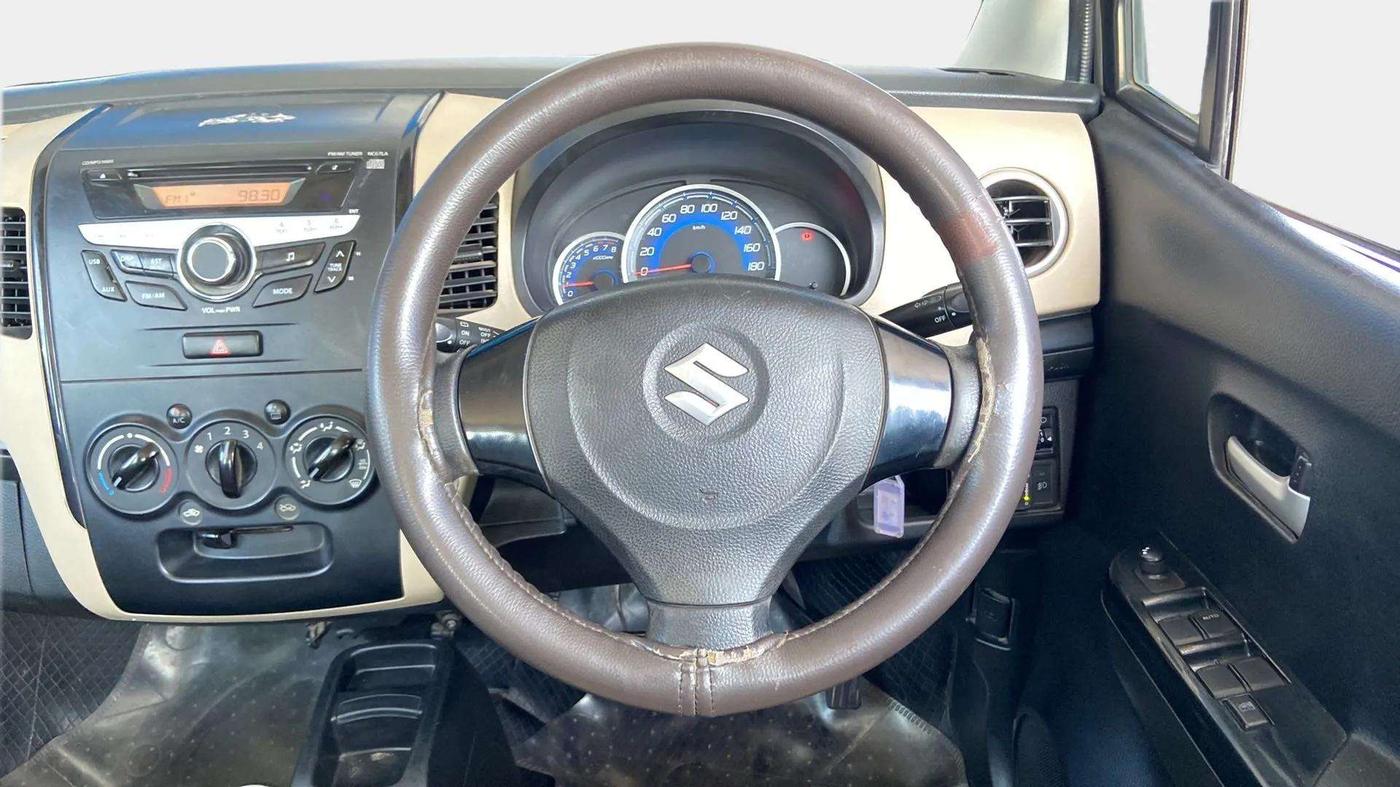 2017 Maruti Wagon R 1.0 VXI, CNG, Manual, 83,901 km, Steering Wheel Close Up
