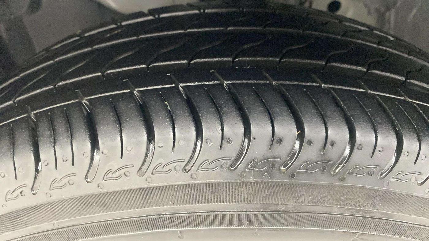 2023 Honda Amaze 1.2L I-VTEC VX CVT, Petrol, Automatic, 2,122 km, Left Front Tyre Tread