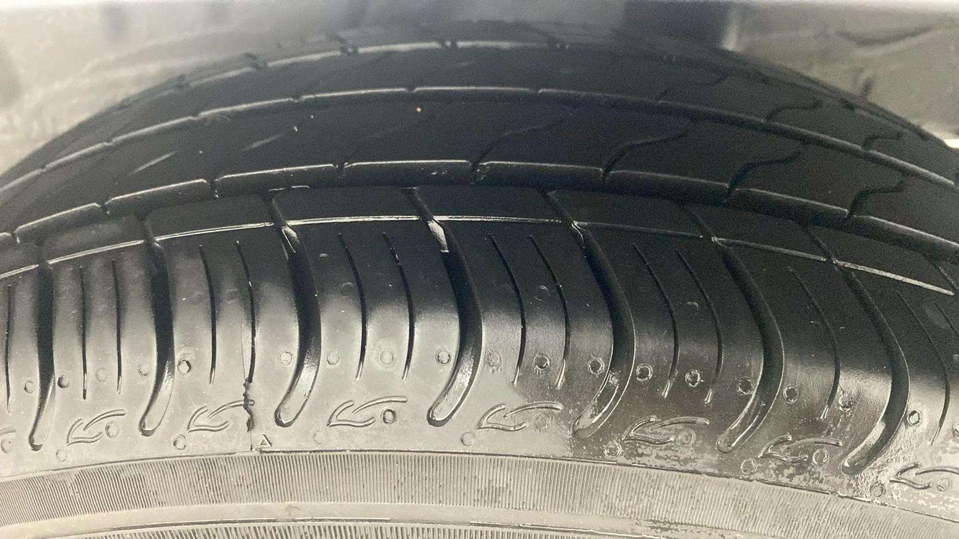 2023 Honda Amaze 1.2L I-VTEC VX CVT, Petrol, Automatic, 2,122 km, Left Rear Tyre Tread