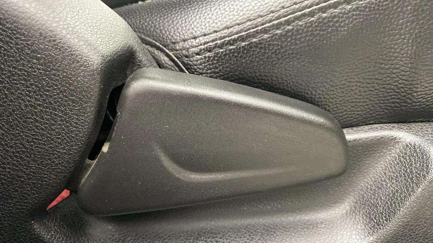 2019 Renault Kwid RXT 1.0 (O), Petrol, Manual, 28,991 km, Driver Side Adjustment Panel