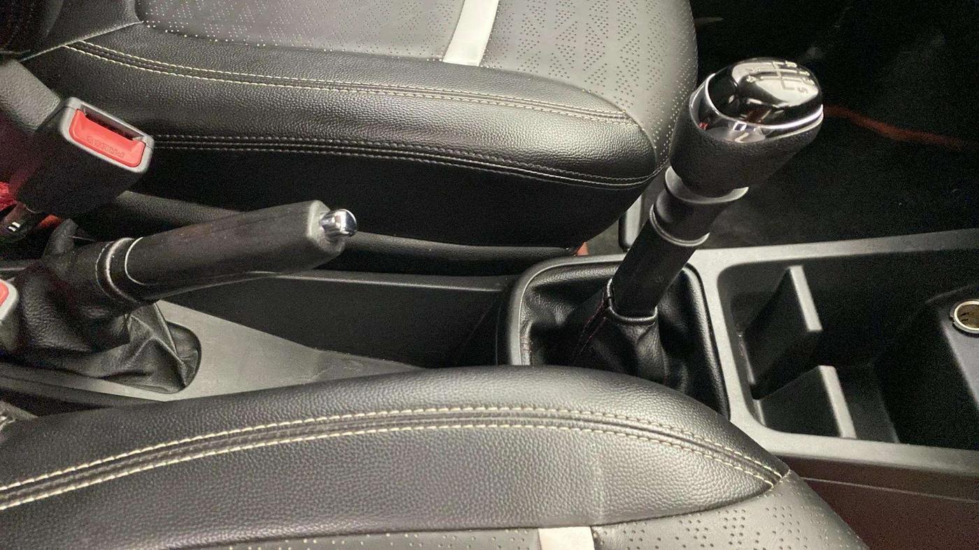 2019 Renault Kwid RXT 1.0 (O), Petrol, Manual, 28,991 km, Gear Lever