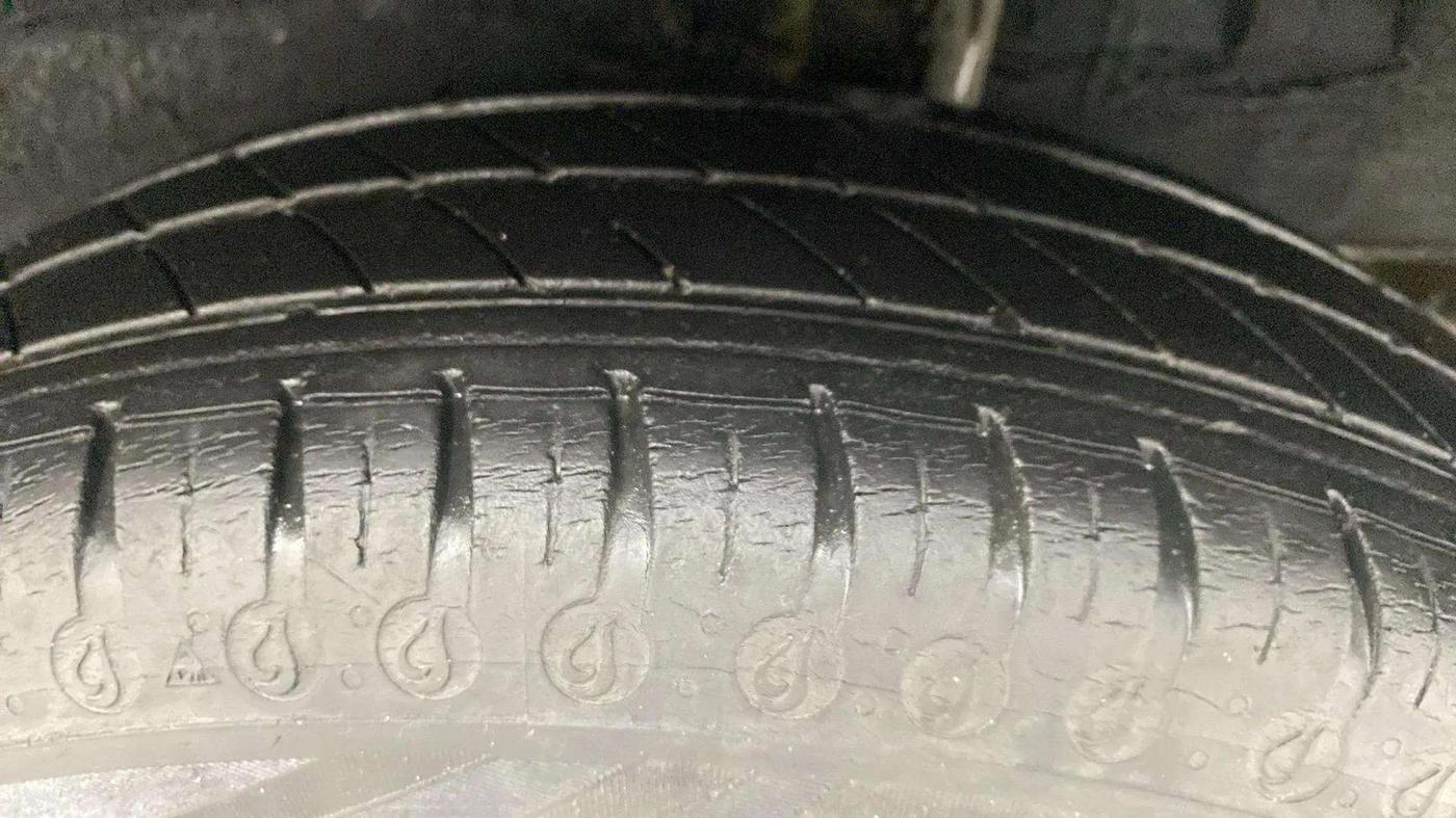 2019 Renault Kwid RXT 1.0 (O), Petrol, Manual, 28,991 km, Left Rear Tyre Tread