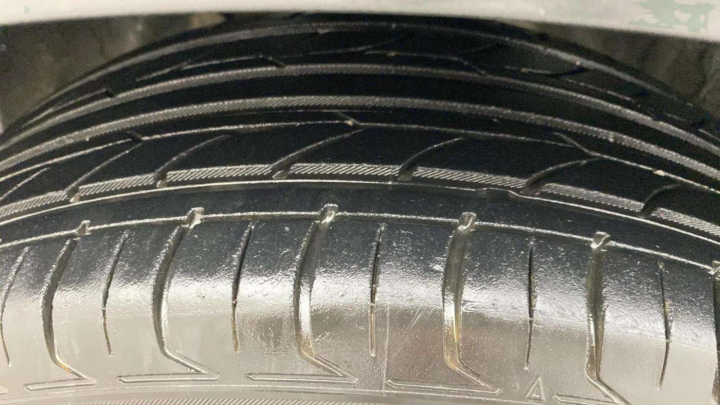 2022 KIA CARENS PRESTIGE 1.5 PETROL 7 STR, Petrol, Manual, 5,639 km, Left Front Tyre Tread