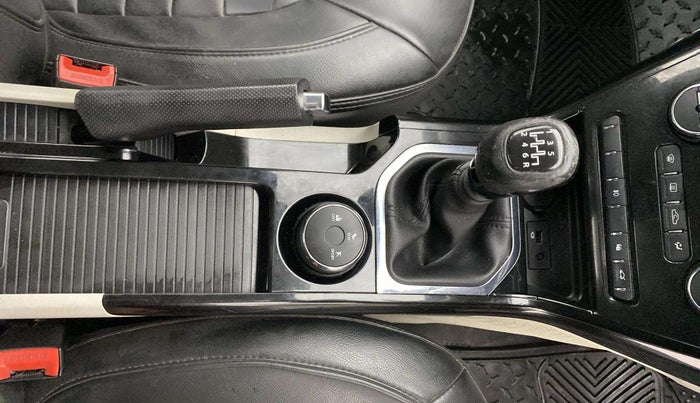 2020 Tata NEXON XZ PLUS PETROL, Petrol, Manual, 64,658 km, Gear lever - Knob cover torn