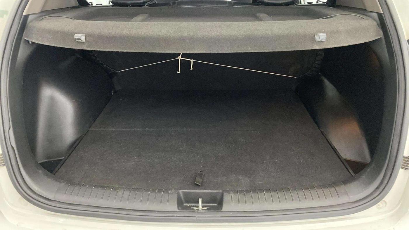 2016 Hyundai Creta SX PLUS 1.6 PETROL, Petrol, Manual, 70,844 km, Boot Inside