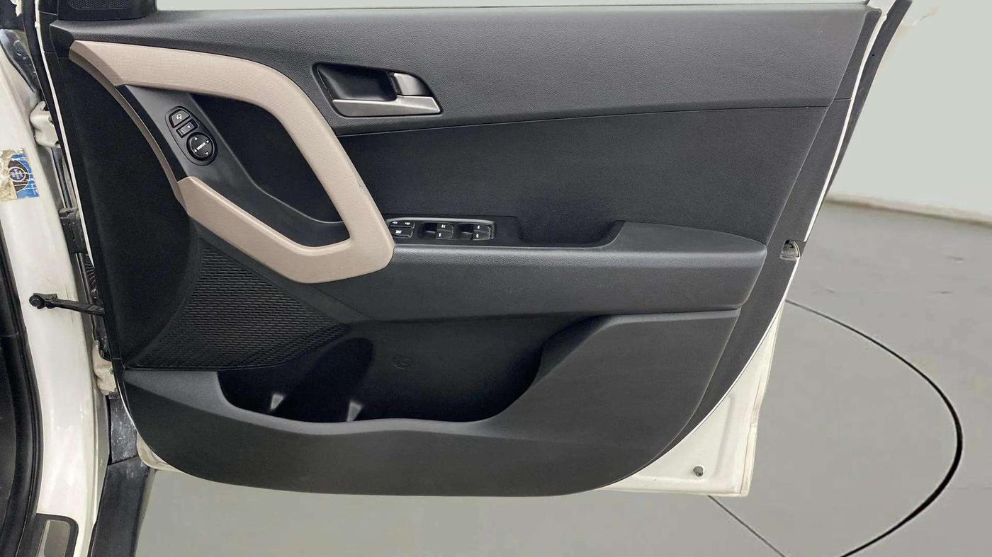 2016 Hyundai Creta SX PLUS 1.6 PETROL, Petrol, Manual, 70,844 km, Driver Side Door Panels Control