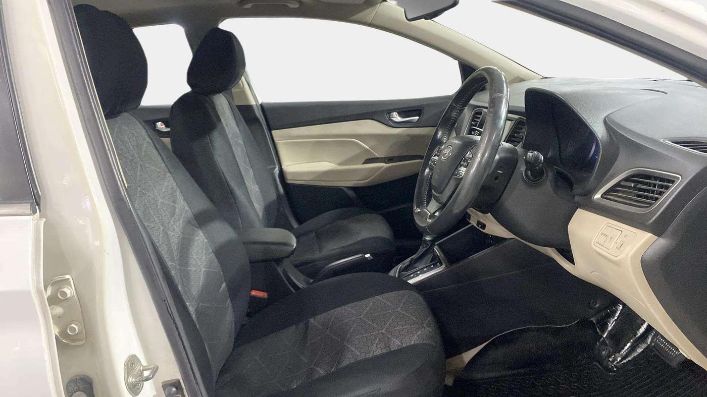 2018 Hyundai Verna 1.6 VTVT SX (O) AT, Petrol, Automatic, 77,121 km, Right Side Front Door Cabin