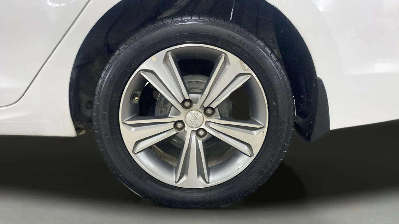 2018 Hyundai Verna 1.6 VTVT SX (O) AT, Petrol, Automatic, 77,121 km, Left Rear Wheel