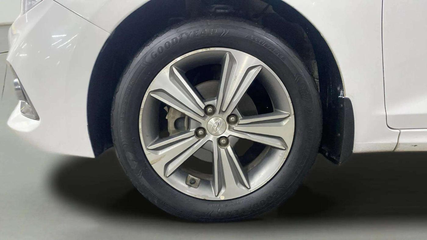 2018 Hyundai Verna 1.6 VTVT SX (O) AT, Petrol, Automatic, 77,121 km, Left Front Wheel