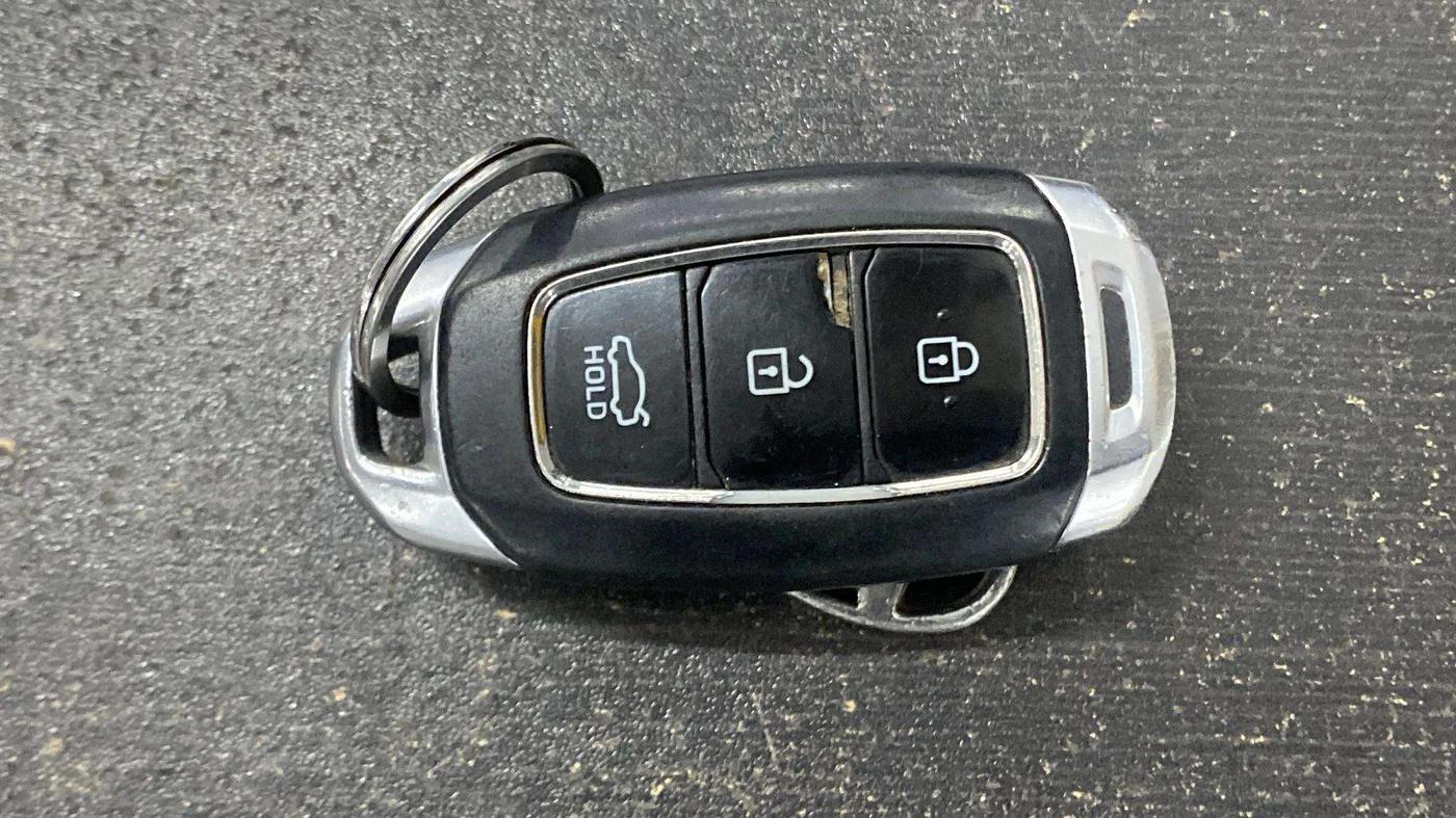 2018 Hyundai Verna 1.6 VTVT SX (O) AT, Petrol, Automatic, 77,121 km, Key Close Up