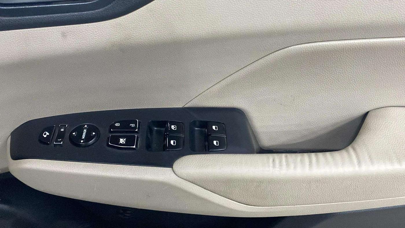 2018 Hyundai Verna 1.6 VTVT SX (O) AT, Petrol, Automatic, 77,121 km, Driver Side Door Panels Control