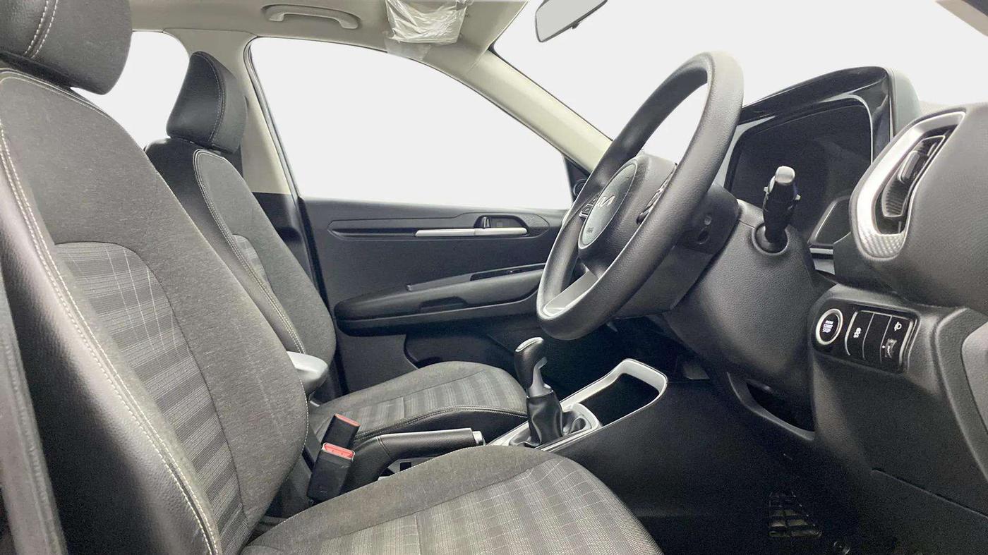 2022 KIA SONET HTK PLUS 1.0 IMT, Petrol, Manual, 33,139 km, Right Side Front Door Cabin