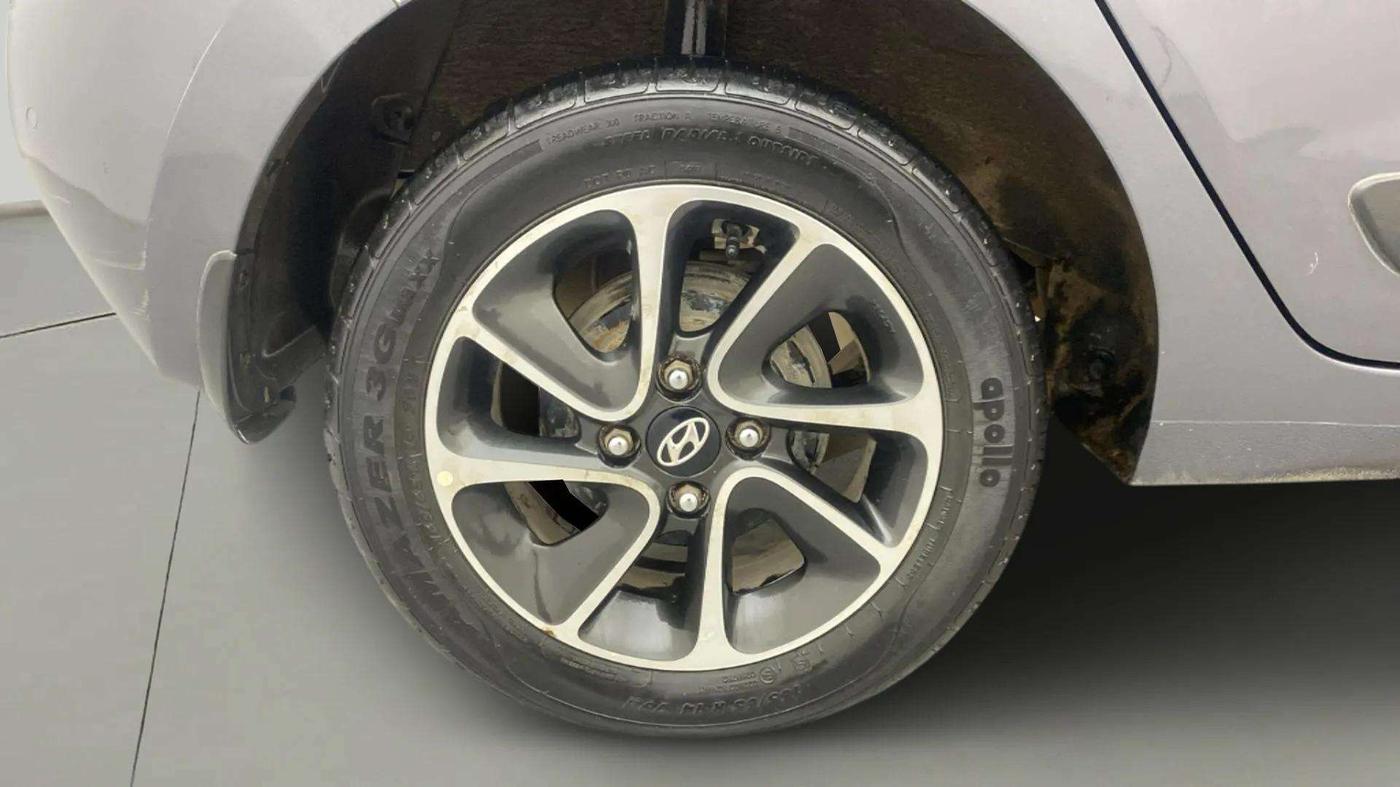 2018 Hyundai Grand i10 SPORTZ (O) AT 1.2 KAPPA VTVT, Petrol, Automatic, 31,553 km, Right Rear Wheel