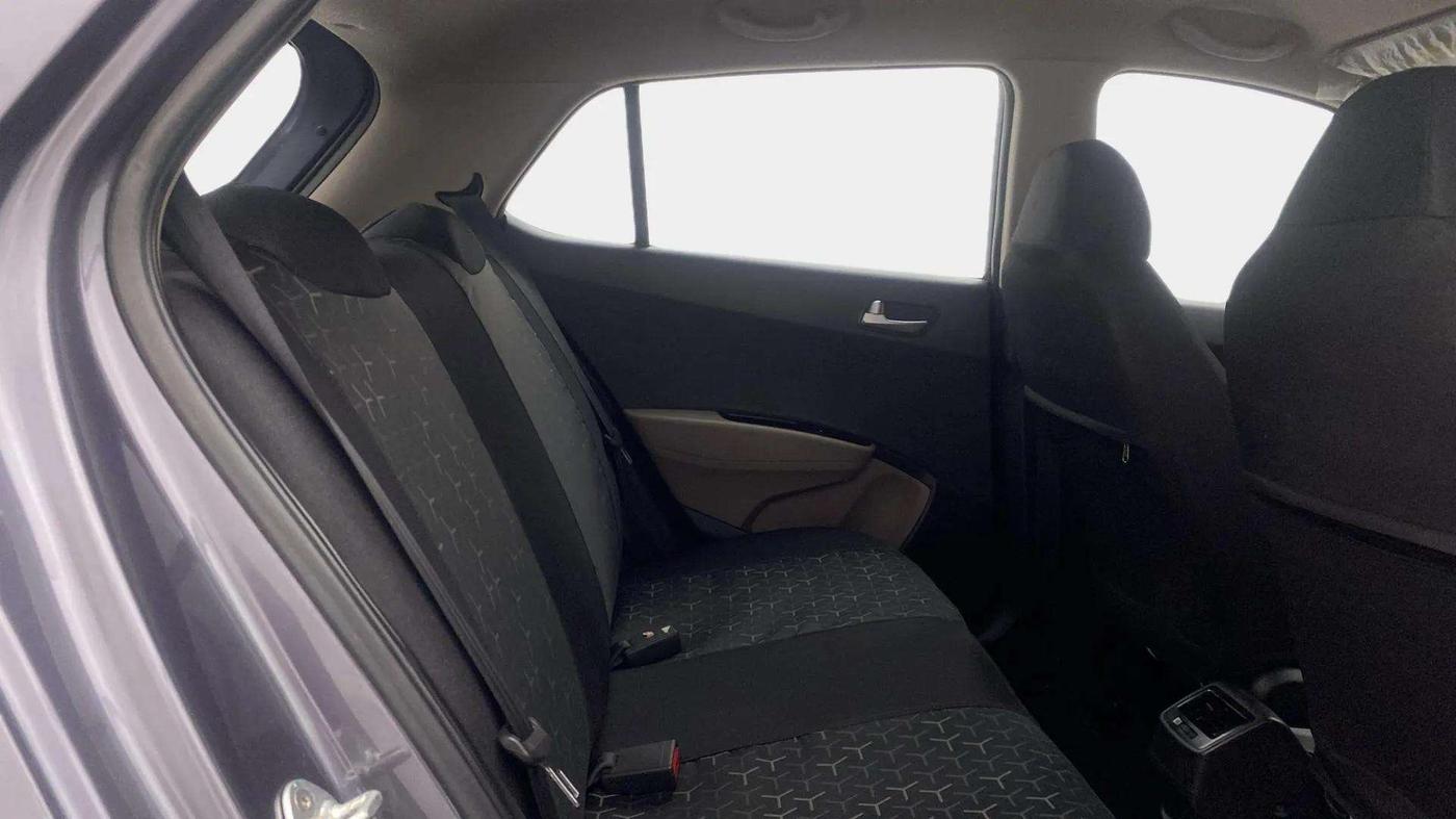 2018 Hyundai Grand i10 SPORTZ (O) AT 1.2 KAPPA VTVT, Petrol, Automatic, 31,553 km, Right Side Rear Door Cabin