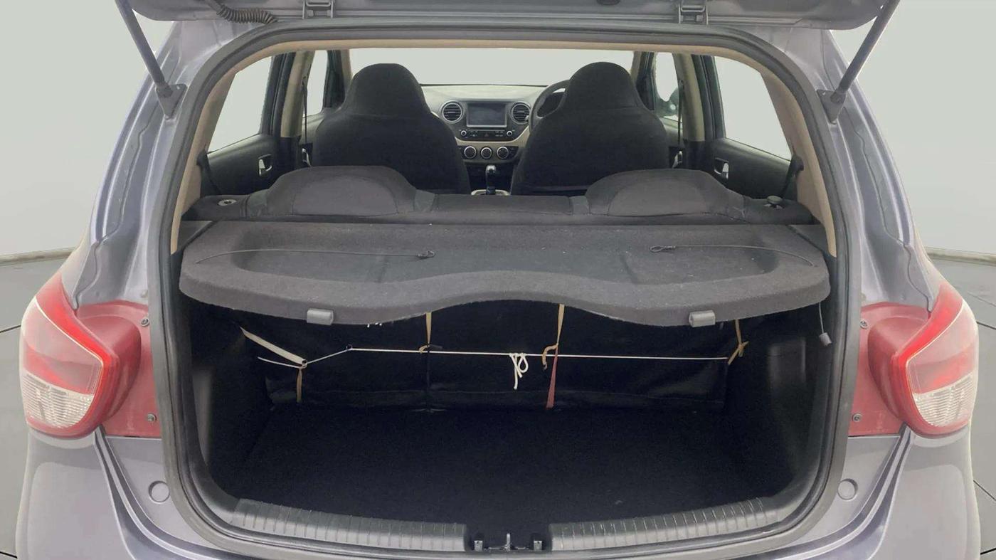 2018 Hyundai Grand i10 SPORTZ (O) AT 1.2 KAPPA VTVT, Petrol, Automatic, 31,553 km, Boot Inside
