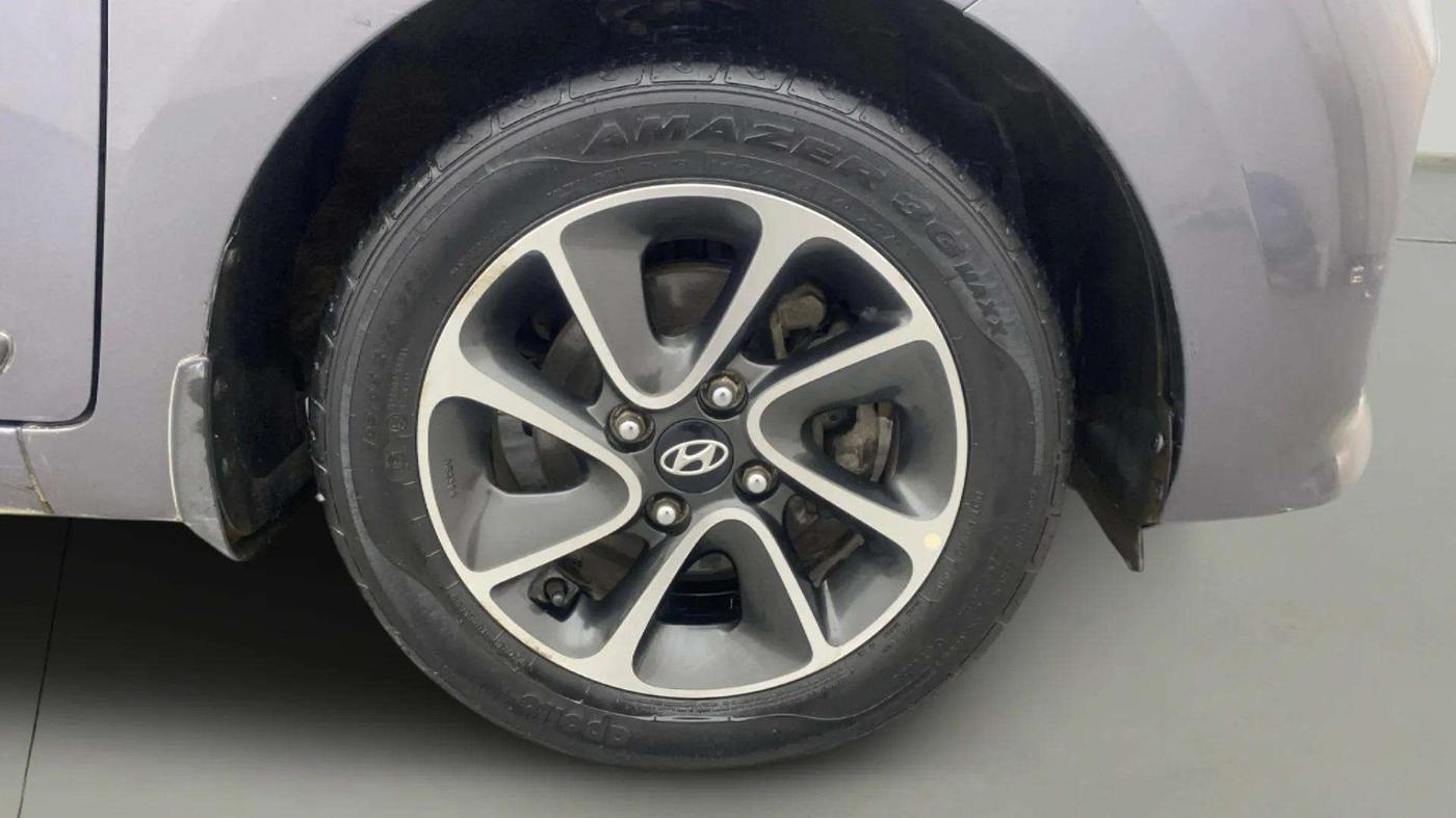 2018 Hyundai Grand i10 SPORTZ (O) AT 1.2 KAPPA VTVT, Petrol, Automatic, 31,553 km, Right Front Wheel