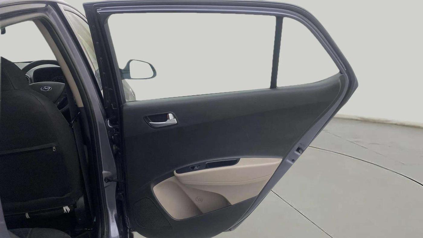2018 Hyundai Grand i10 SPORTZ (O) AT 1.2 KAPPA VTVT, Petrol, Automatic, 31,553 km, RHS Rear Door