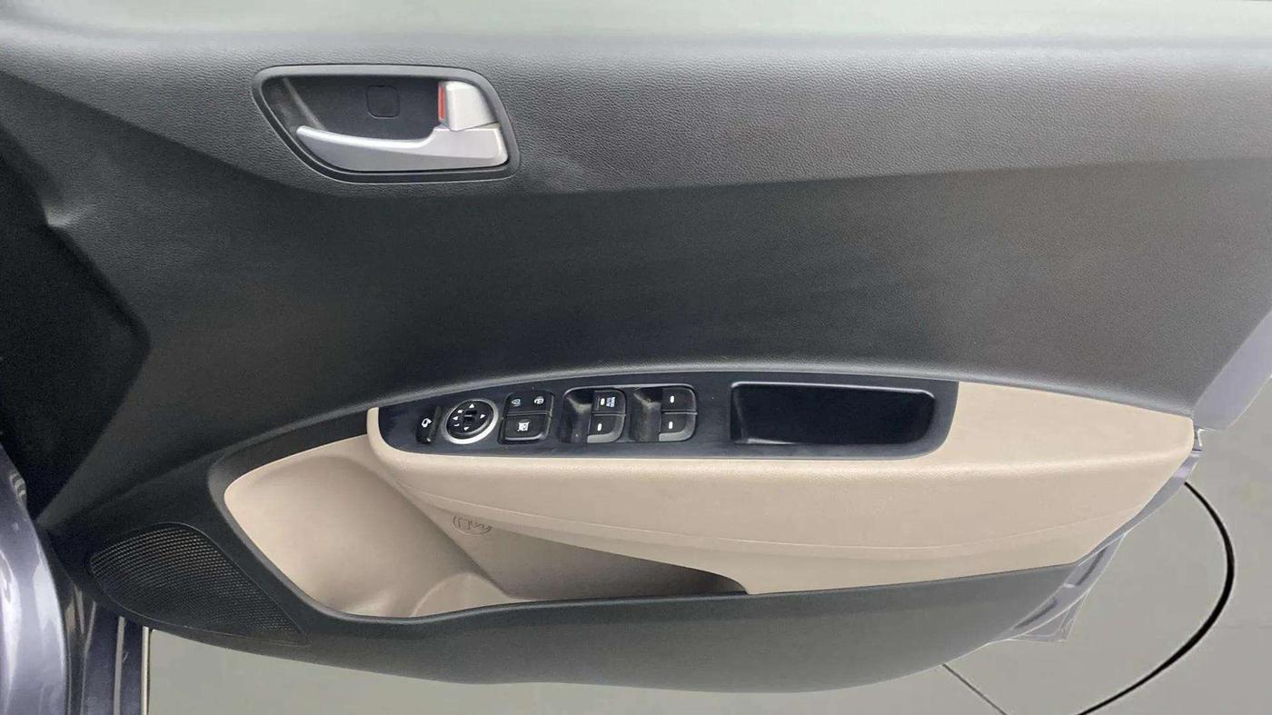2018 Hyundai Grand i10 SPORTZ (O) AT 1.2 KAPPA VTVT, Petrol, Automatic, 31,553 km, Driver Side Door Panels Control