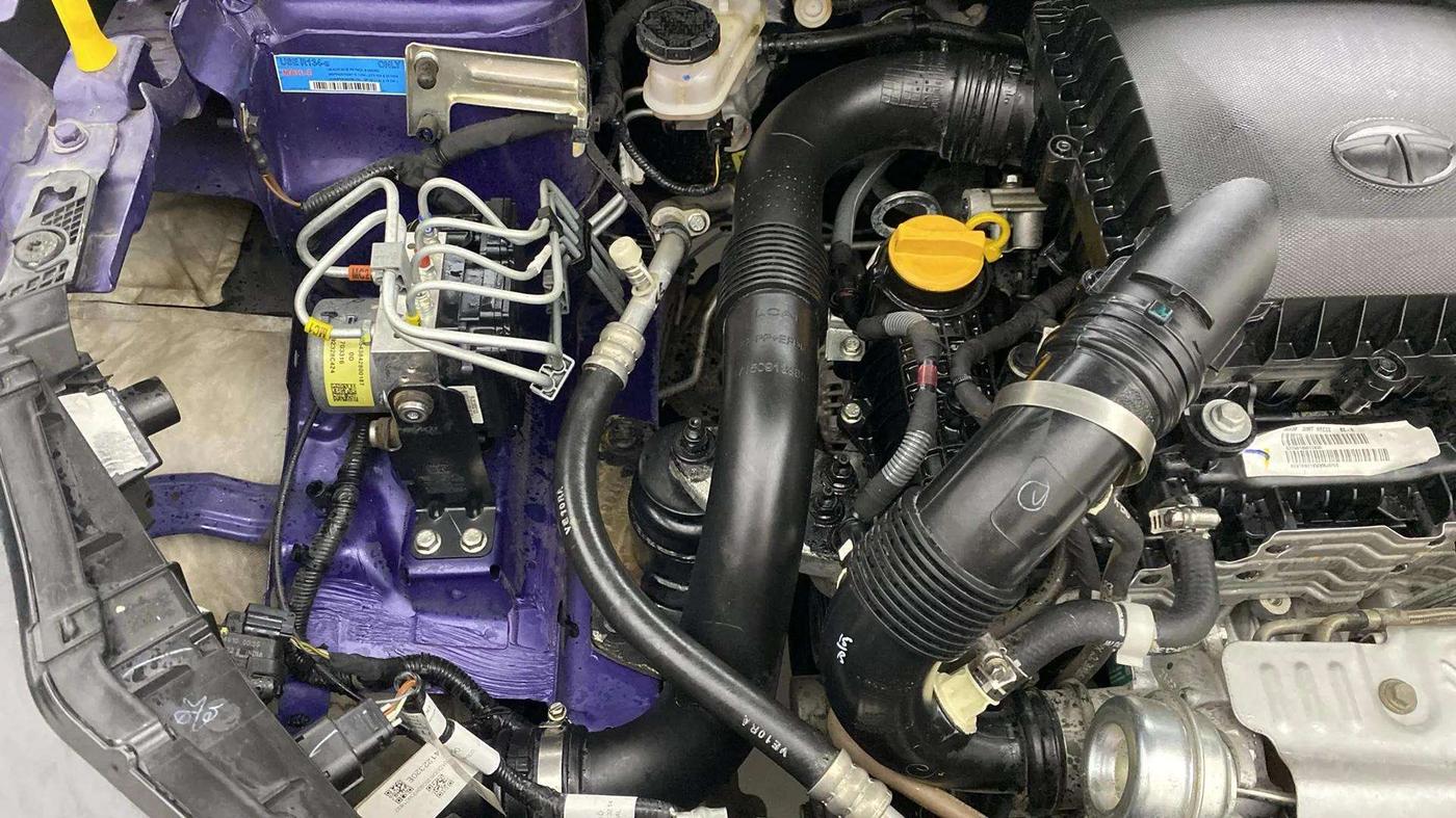 2023 Tata NEXON FEARLESS PURPLE 1.2 REVOTRON 6 MT, Petrol, Manual, 23,115 km, Engine View - Right