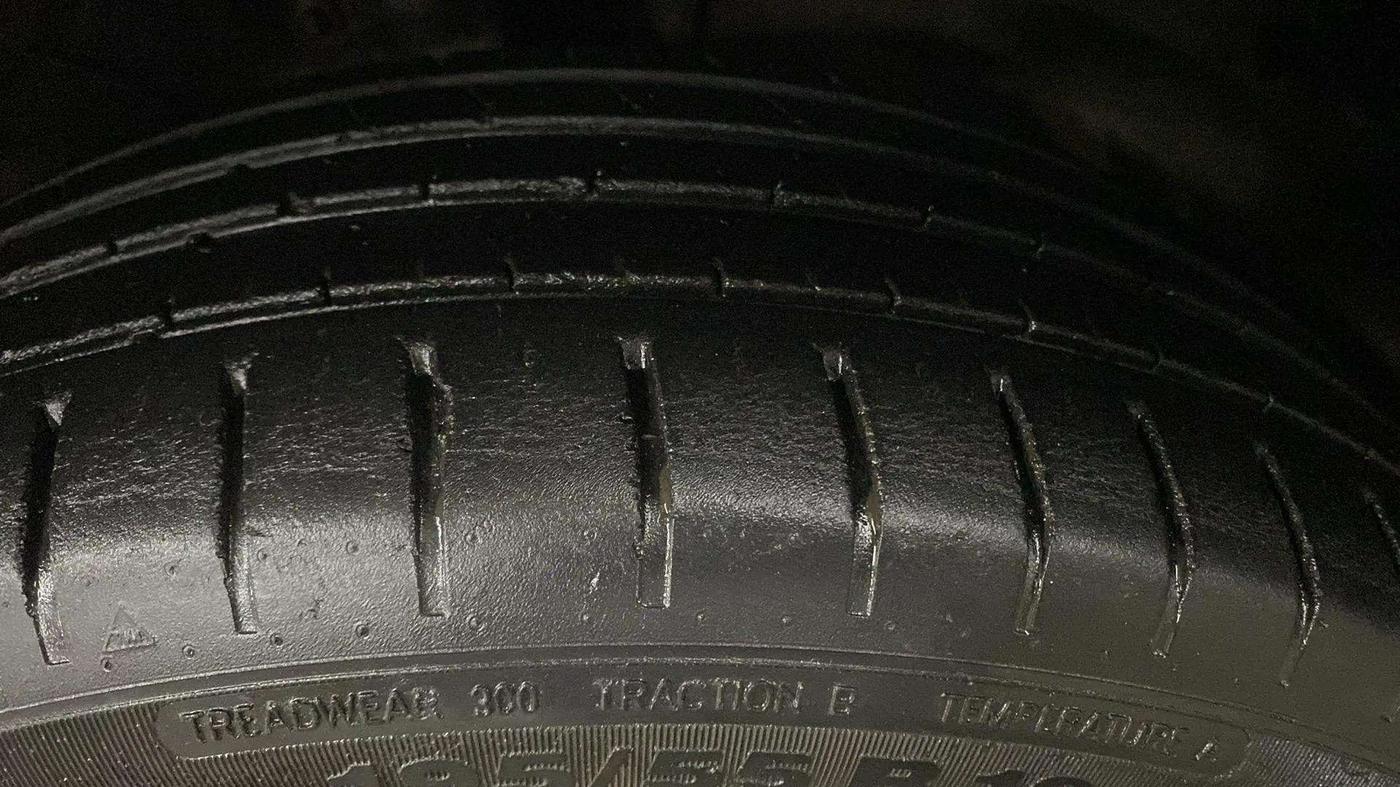 2016 Maruti Baleno ZETA PETROL 1.2, Petrol, Manual, 24,323 km, Right Front Tyre Tread