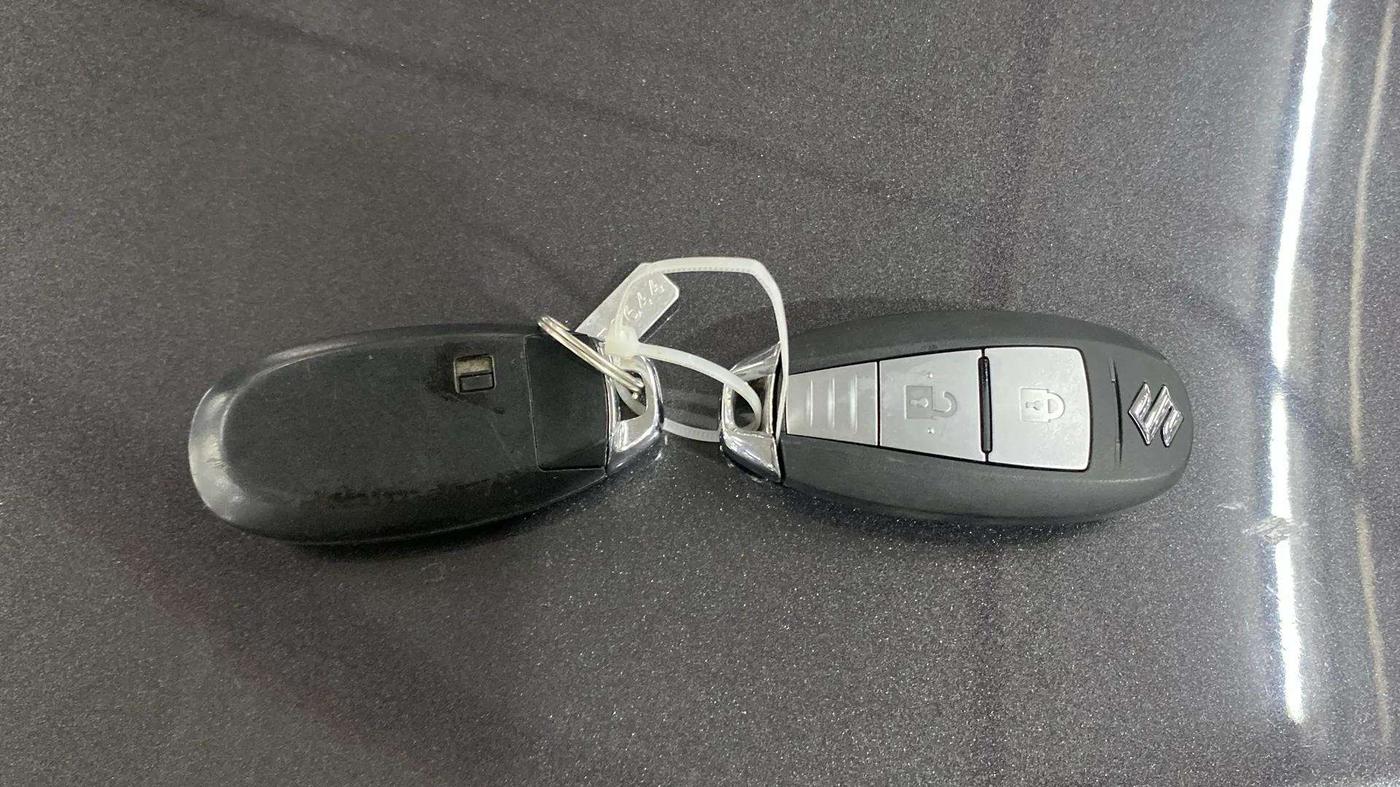 2016 Maruti Baleno ZETA PETROL 1.2, Petrol, Manual, 24,323 km, Key Close Up