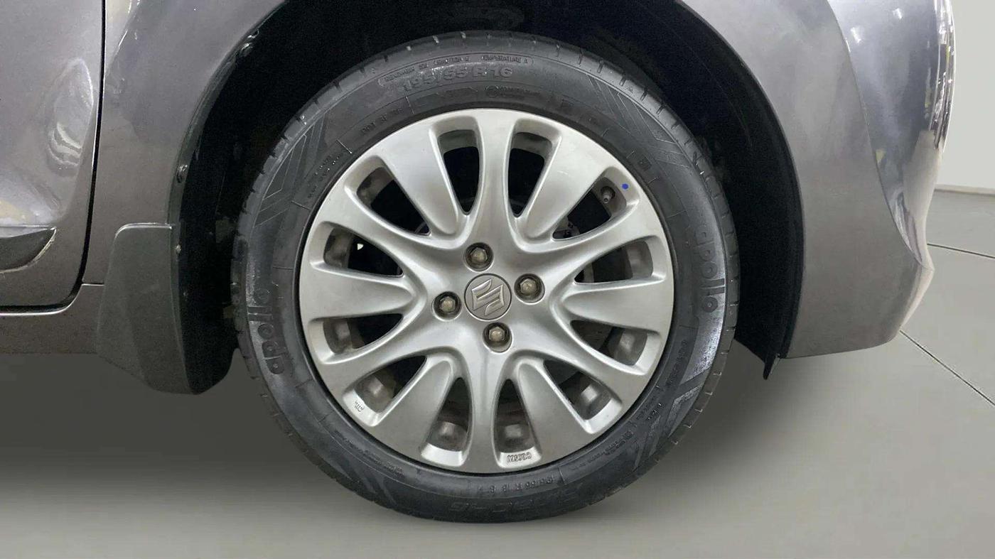 2016 Maruti Baleno ZETA PETROL 1.2, Petrol, Manual, 24,323 km, Right Front Wheel