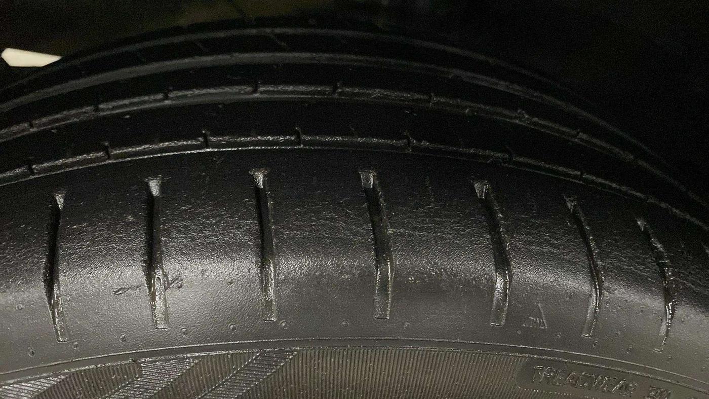 2016 Maruti Baleno ZETA PETROL 1.2, Petrol, Manual, 24,323 km, Left Rear Tyre Tread