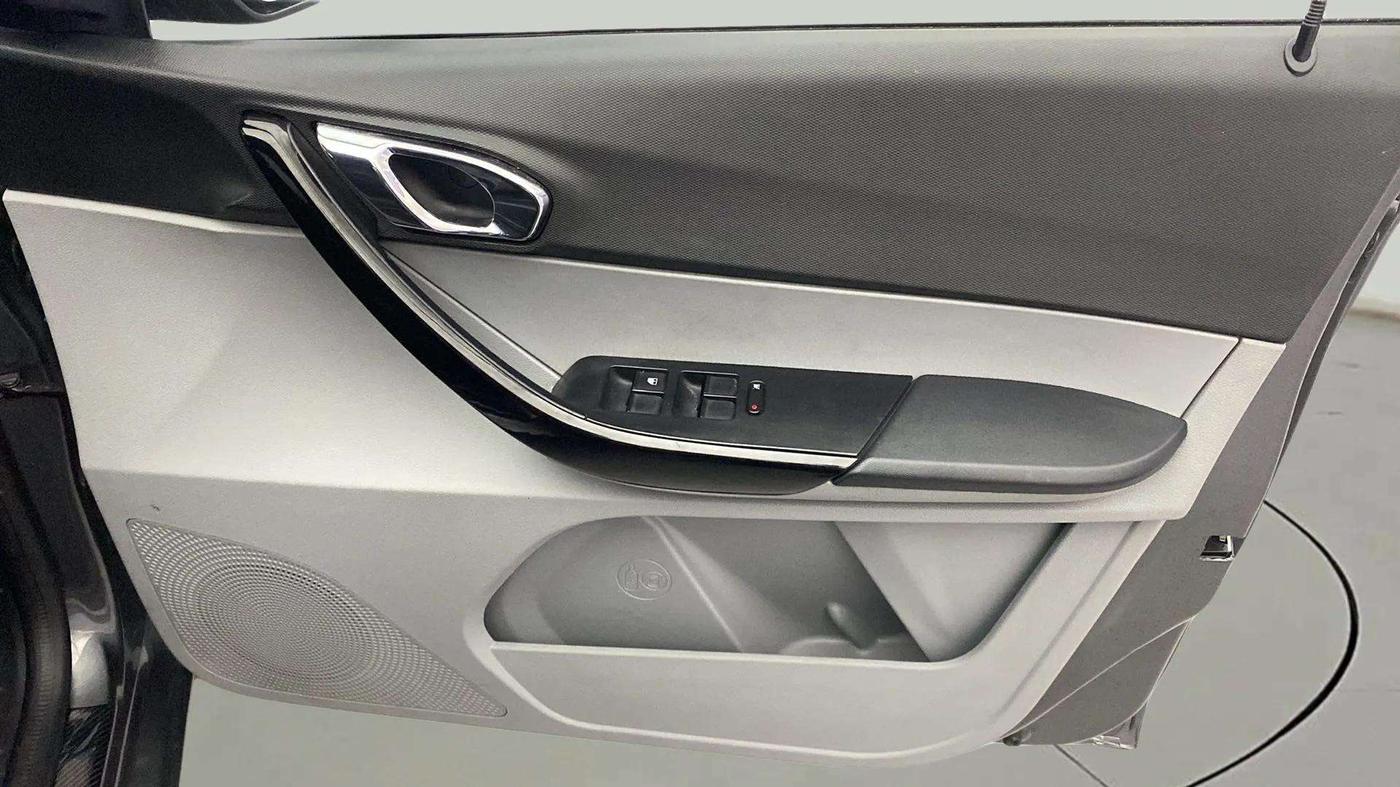 2020 Tata Tiago XZ PLUS PETROL, Petrol, Manual, 67,168 km, Driver Side Door Panels Control