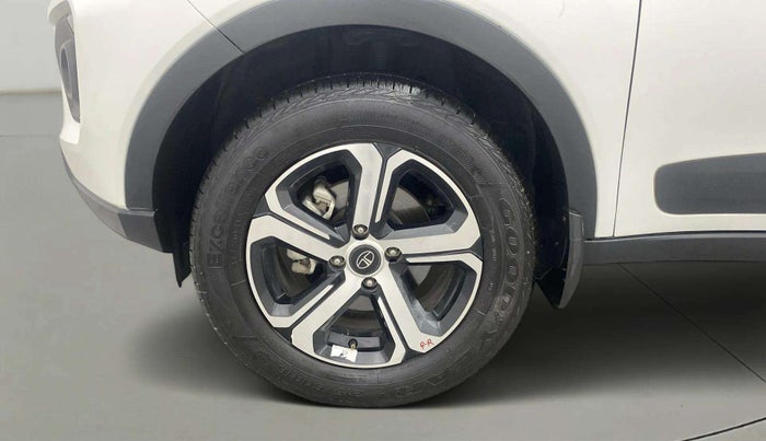 2022 Tata NEXON XZA PLUS PETROL, Petrol, Automatic, 32,081 km, Left Front Wheel