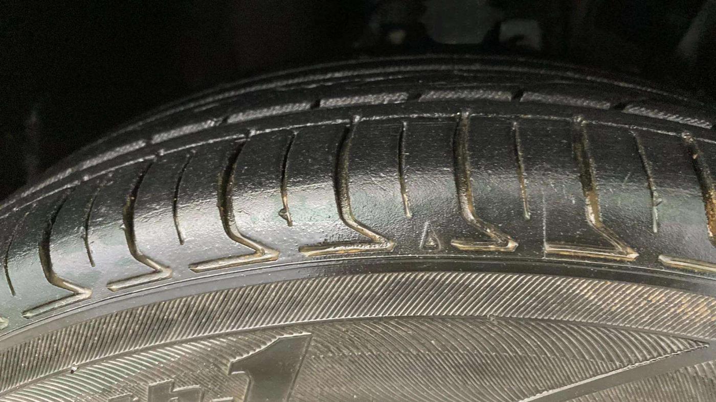 2017 Maruti Baleno DELTA PETROL 1.2, Petrol, Manual, 41,628 km, Right Front Tyre Tread