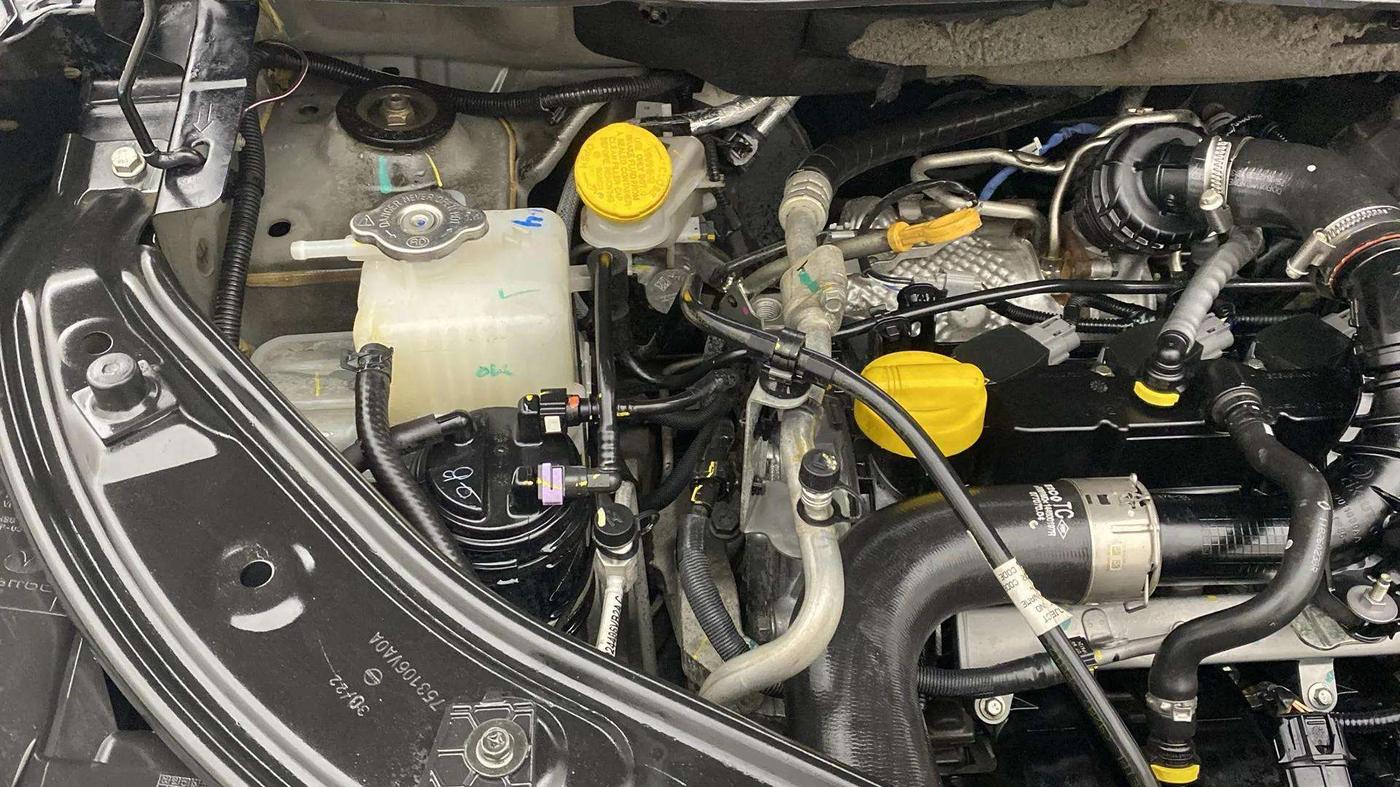 2022 Nissan MAGNITE XV PREMIUM TURBO CVT, Petrol, Automatic, 23,228 km, Engine View - Right