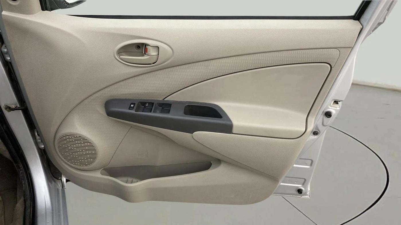 2015 Toyota Etios G, Petrol, Manual, 34,146 km, Driver Side Door Panels Control