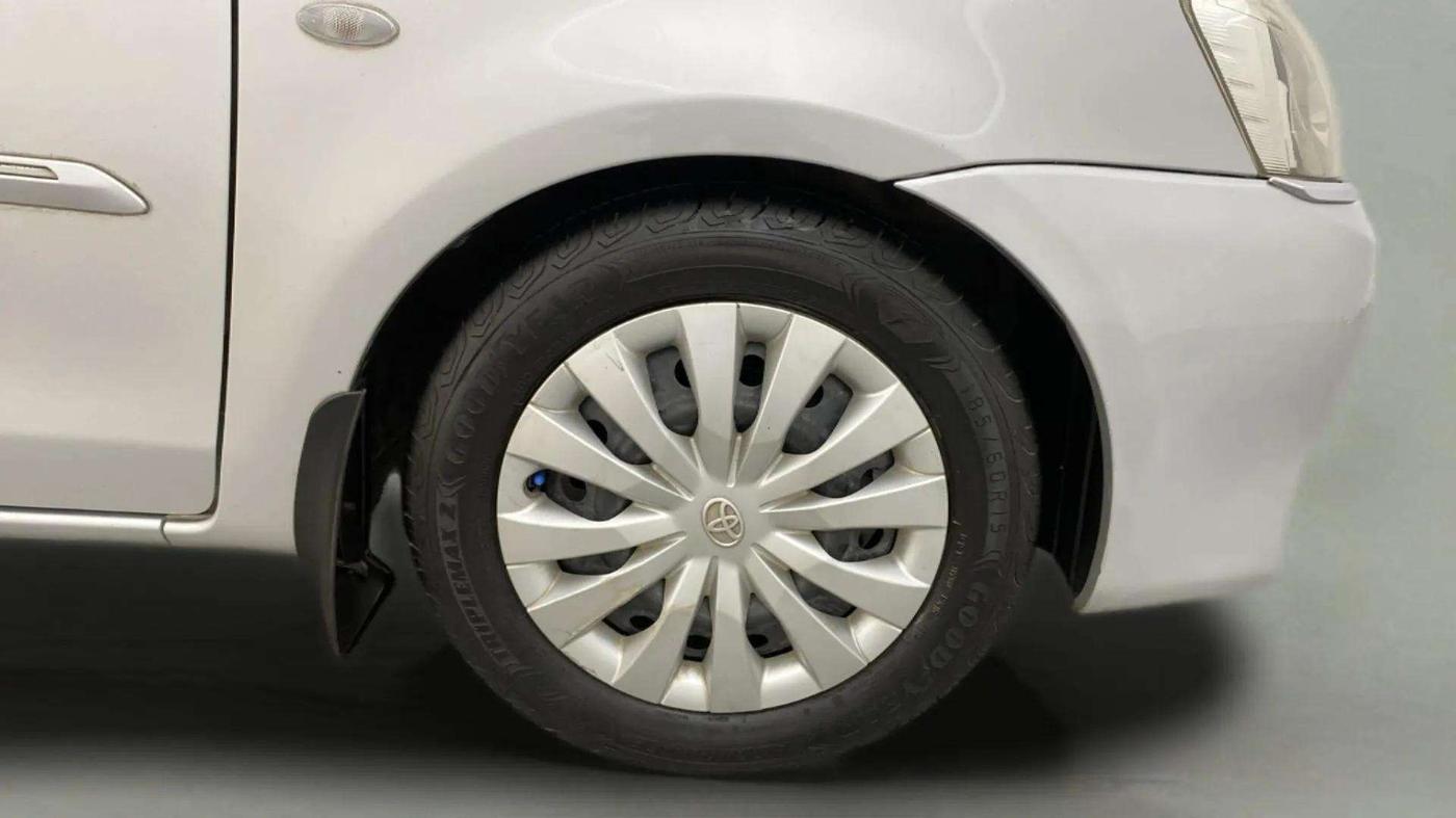 2015 Toyota Etios G, Petrol, Manual, 34,146 km, Right Front Wheel