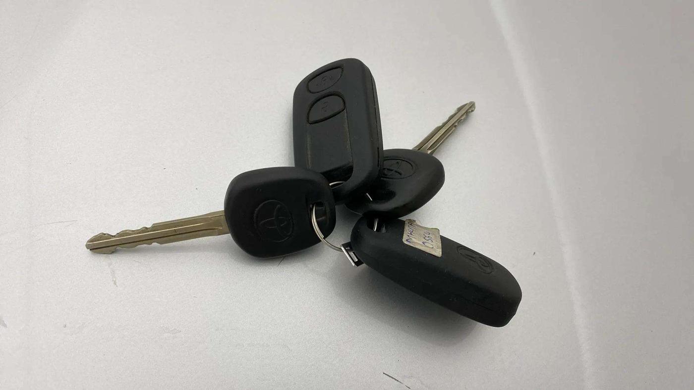 2015 Toyota Etios G, Petrol, Manual, 34,146 km, Key Close Up