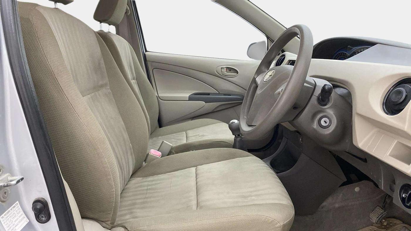 2015 Toyota Etios G, Petrol, Manual, 34,146 km, Right Side Front Door Cabin